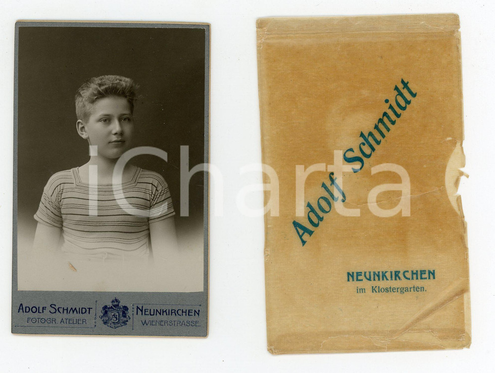 1909 NEUNKIRCHEN Boy with striped shirt - Portrait CDV Photo Adolf SCHMIDT 6x10  Fotografia d'epoca, montata su cartoncino rigido.Con velina di protezione. CONDIZIONI:FAIR/discreto Lievi bruniture, strappi alla velinaFORMATO: 6x10 cm originale e autentica 1