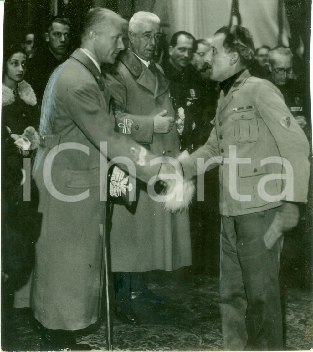 Fotografia d epoca originale 1936 MILANO Duca di BERGAMO con Legionari reduci da AOI Fotografia DANNEGGIATA 1