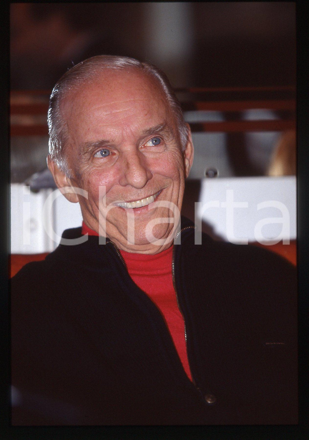 35mm vintage slide*1990ca SOAP OPERA William J. BELL Regista BEAUTIFUL (2)  Diapositiva d'epoca, in formato 35 mm.                                                                       CONDIZIONI: GOODE' severamente vietata la riproduzione. Tutti i diritti sono riservati. ICharta mette in vendita, sul negozio eBay e in esclusiva sul sito "icharta" il proprio archivio composto da numerose diapositive e negativi fotografici d'epoca, tutti originali e autentici, che attraversano la storia del costume italiano tra gli la fine degli anni Sessanta e Novanta.Si tratta di uno sguardo inedito sull'attualit&agrave;, la politica, la vita quotidiana, il gossip e la cultura, che fotografa il cambiamento della nazione in quest'ultimo scorcio del XX secolo. Un'occasione unica per il mercato del collezionismo, che vede finalmente disponibile un archivio eccezionale per vastit&agrave;, tematiche e condizioni, in un settore (il negativo fotografico e la diapositiva) di assoluta novit&agrave; e dalle interessanti prospettive di investimento.  originale e autentica 1