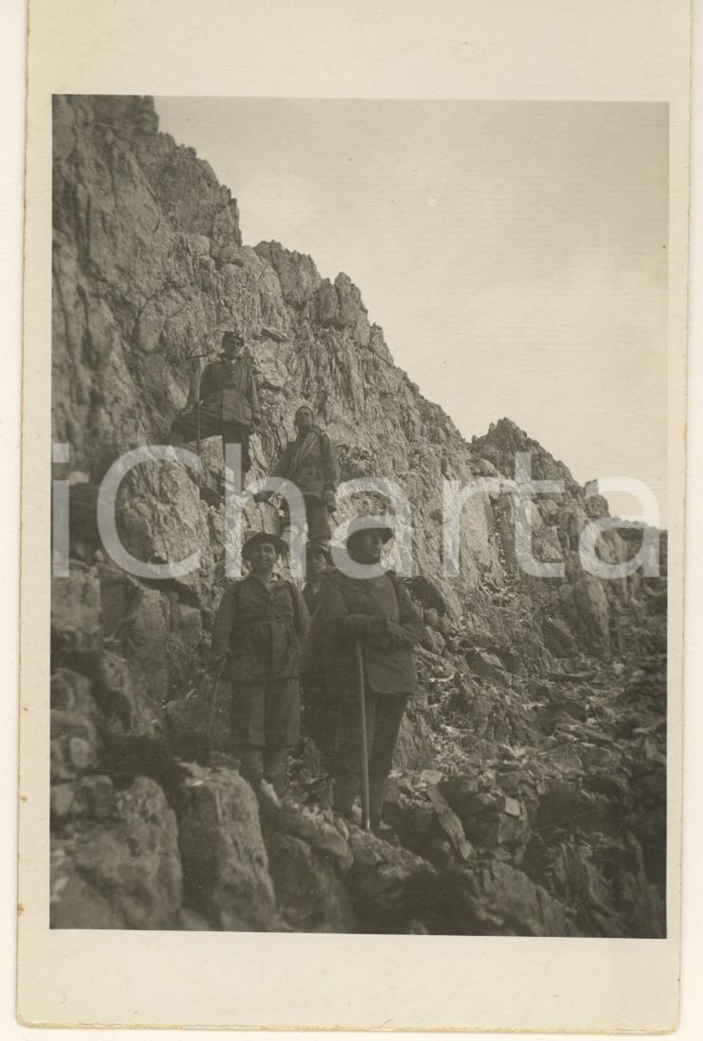 Fotografia d epoca originale 1920 ca ITALIA ALPINISMO Escursionisti su parete rocciosa  Foto 9x14 cm 1