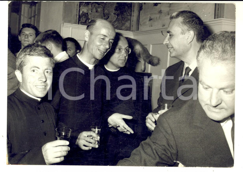 1960 ca DEMOCRAZIA CRISTIANA Aldo MORO visita struttura religiosa - Foto 15x11  Fotografia d'epoca.CONDIZIONI: fair (graffi superficiali e lieve piegatura)    originale e autentica 1