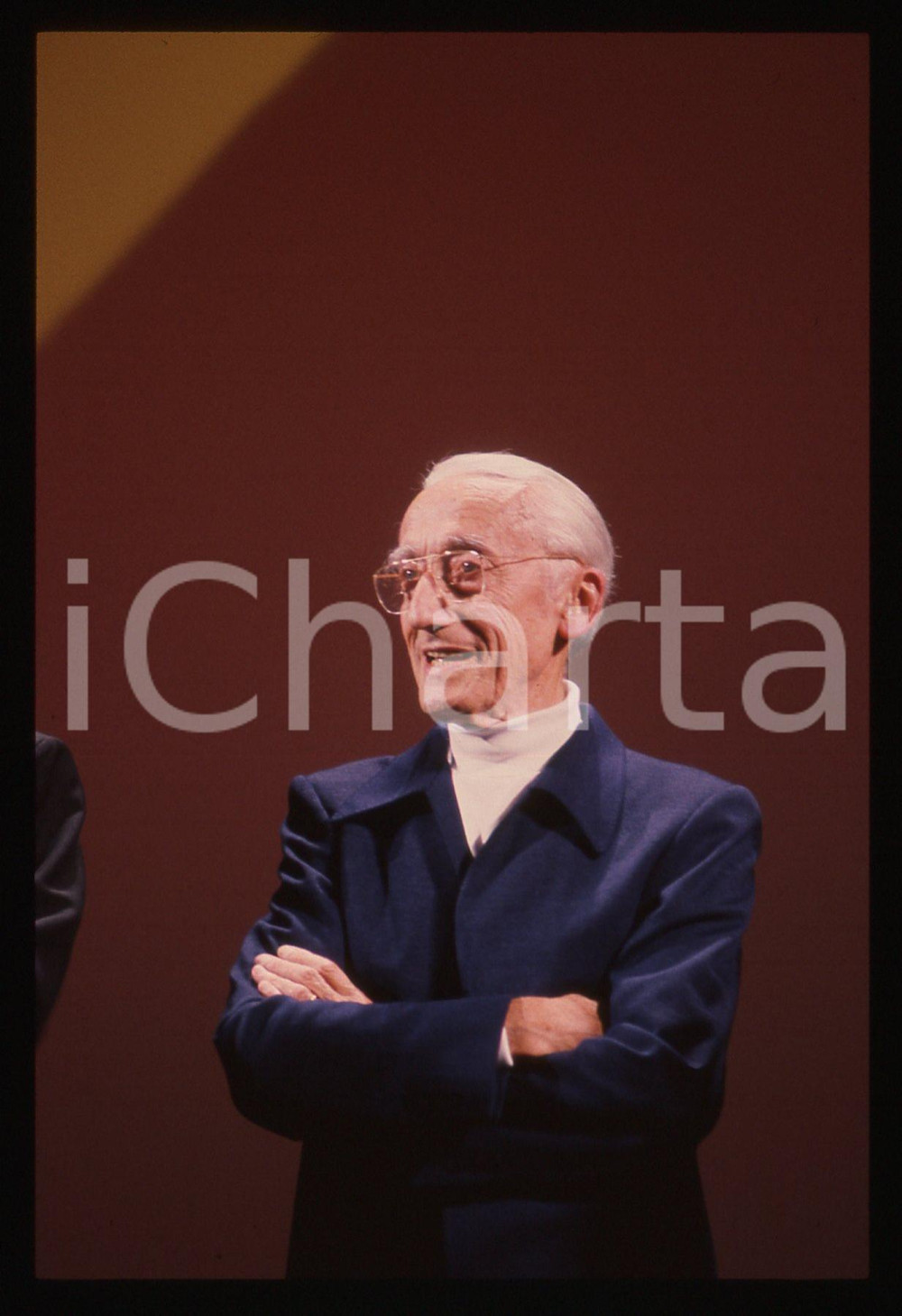 35mm vintage slide* 1990 FESTIVAL DI CANNES Jacques-Yves COUSTEAU *Ritratto (1)  Diapositiva d'epoca, in formato 35 mm.  CONDIZIONI: GOOD  Tutti i diritti riservati.E' severamente vietata la riproduzione. ICharta mette in vendita, sul negozio eBay e in esclusiva sul sito "icharta" il proprio archivio composto da numerose diapositive e negativi fotografici d'epoca, tutti originali e autentici, che attraversano la storia del costume italiano tra gli la fine degli anni Sessanta e Novanta.Si tratta di uno sguardo inedito sull'attualit&agrave;, la politica, la vita quotidiana, il gossip e la cultura, che fotografa il cambiamento della nazione in quest'ultimo scorcio del XX secolo. Un'occasione unica per il mercato del collezionismo, che vede finalmente disponibile un archivio eccezionale per vastit&agrave;, tematiche e condizioni, in un settore (il negativo fotografico e la diapositiva) di assoluta novit&agrave; e dalle interessanti prospettive di investimento.  originale e autentica 1