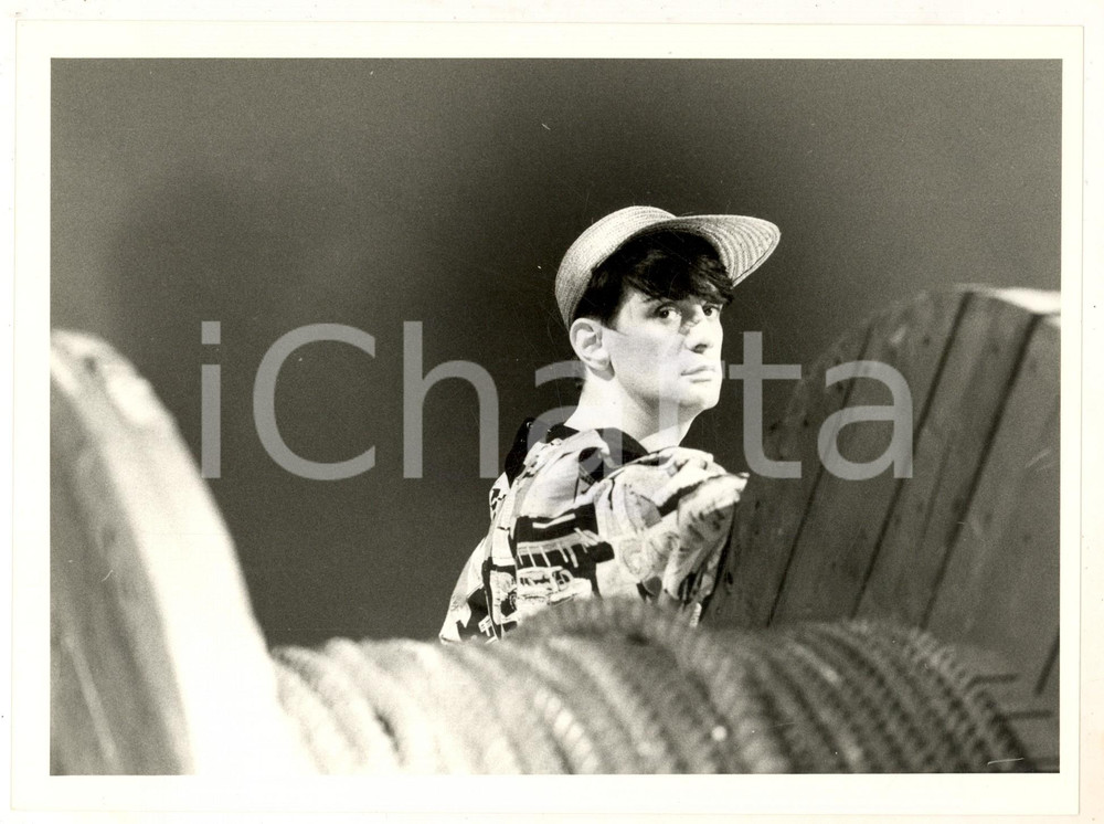 1990 ca Ritratto del cantautore Ivan CATTANEO *Fotografia  Fotografia di agenzia. CONDIZIONI: FAIR (bassa qualit&agrave; di stampa)FORMATO: 24x17 cm  originale e autentica 1