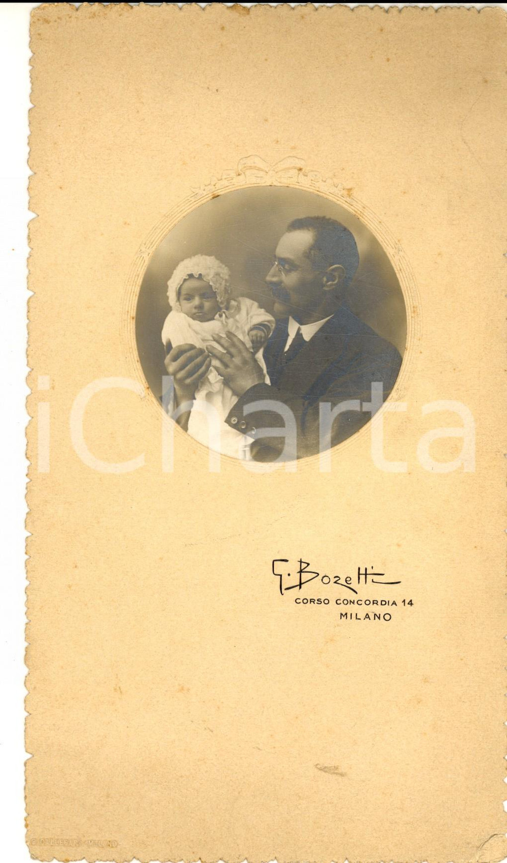 1920 MILANO Ritratto di Agnese VOLONTE' a 2 mesi con il padre ^Foto G. BOZETTI Fotografia d'epoca, su cartoncino morbido. CONDIZIONI: G (minima piegatura angolare)FORMATO: 12x17 cm   originale e autentica 1