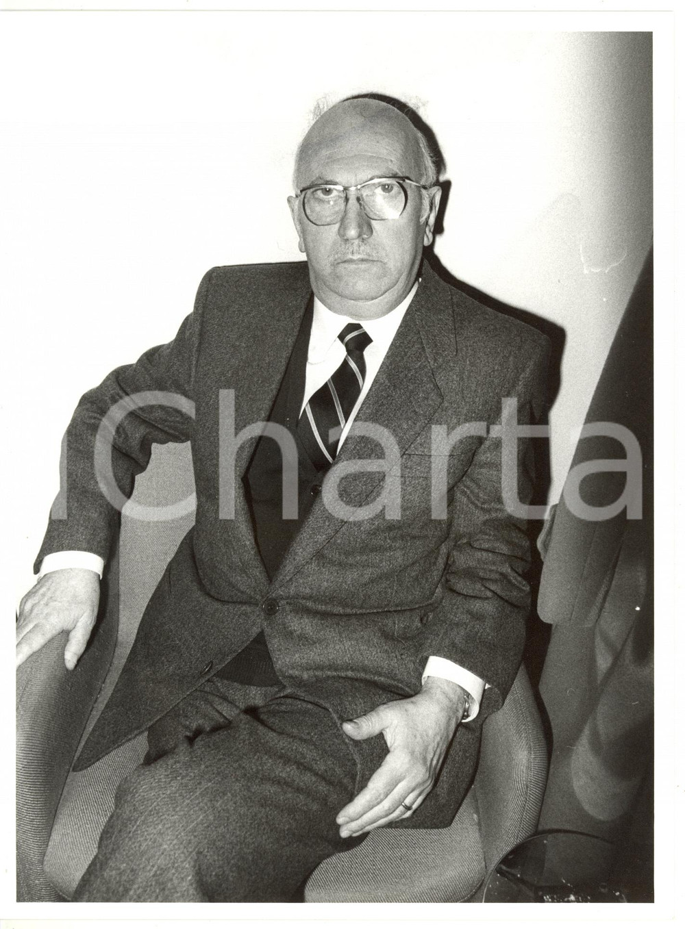 1985 ca MILANO Ritratto di Antonio CONFALONIERI presidente CARIPLO Foto 18x24 Fotografia di agenzia. CONDIZIONI: G (ma lieve ondulazione al margine sinistro)FORMATO: 18x24 cm  originale e autentica 1