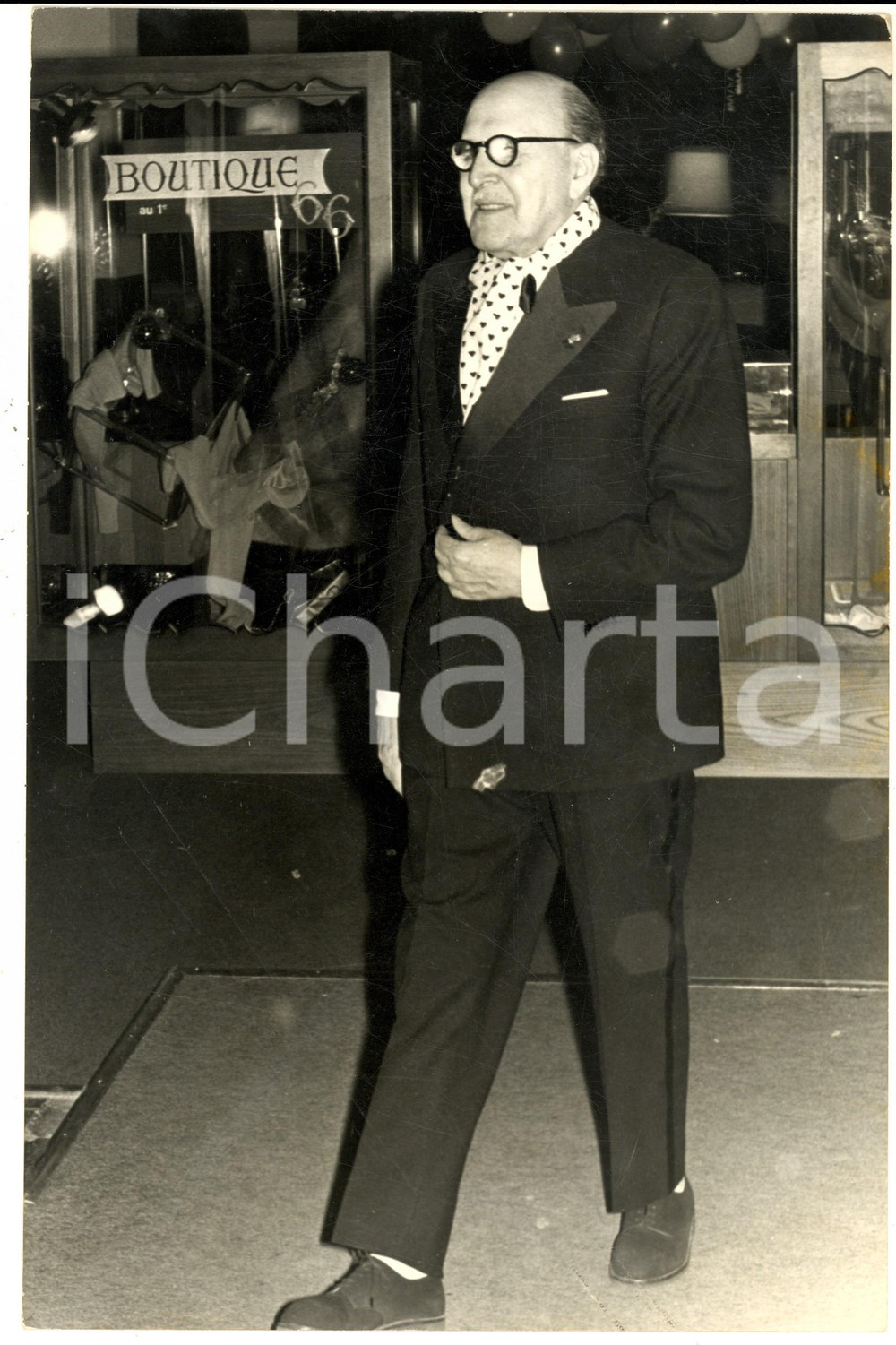 1970 ca PARIS Ritratto di Marcel DASSAULT a una serata ^Foto 20x30 cm  Fotografia d'epoca. CONDIZIONI: FAIR (tracce di graffetta al margine inferiore)FORMATO: 20x30 cm    originale e autentica 1