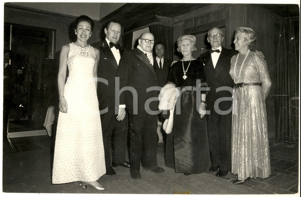 1970 ca PARIS Marcel DASSAULT con la moglie Madeleine Minckes e amici ^Foto Fotografia d'epoca. CONDIZIONI: GFORMATO: 30x20 cm    originale e autentica 1