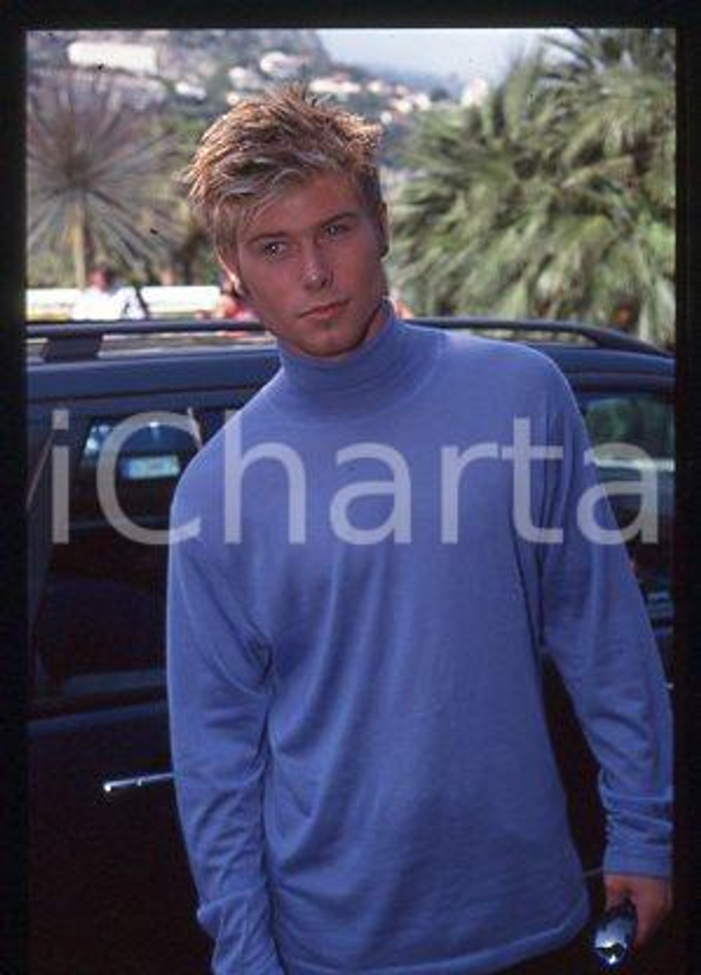 Jacob YOUNG - CINEMA Portrait of an American actor 1999 * 35 mm vintage slide 32  Diapositiva d'epoca, in formato 35 mm.CONDIZIONI: GOODE' severamente vietata la riproduzione. Tutti i diritti sono riservati.Nella diapositiva ICharta mette in vendita, sul negozio eBay e in esclusiva sul sito "icharta" il proprio archivio composto da numerose diapositive e negativi fotografici d'epoca, tutti originali e autentici, che attraversano la storia del costume italiano tra gli la fine degli anni Sessanta e Novanta.Si tratta di uno sguardo inedito sull'attualit&agrave;, la politica, la vita quotidiana, il gossip e la cultura, che fotografa il cambiamento della nazione in quest'ultimo scorcio del XX secolo. Un'occasione unica per il mercato del collezionismo, che vede finalmente disponibile un archivio eccezionale per vastit&agrave;, tematiche e condizioni, in un settore (il negativo fotografico e la diapositiva) di assoluta novit&agrave; e dalle interessanti prospettive di investimento.  CONDIZIONI:FAIR/discreto originale e autentica 1
