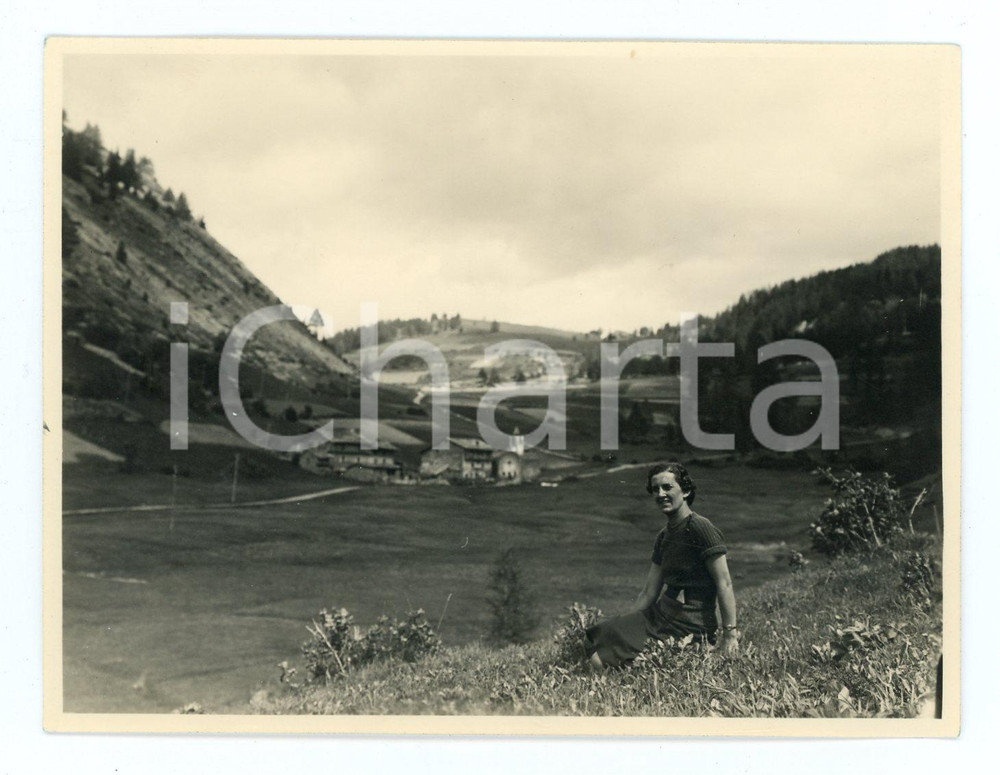 1937 LA THUILE Localita' LES GRANGES Ritratto femminile - Foto 11x8 cm  Fotografia d'epoca. CONDIZIONI:FAIR/discreto Lievi smussature agli angoliFORMATO: 11x8 cm originale e autentica 1