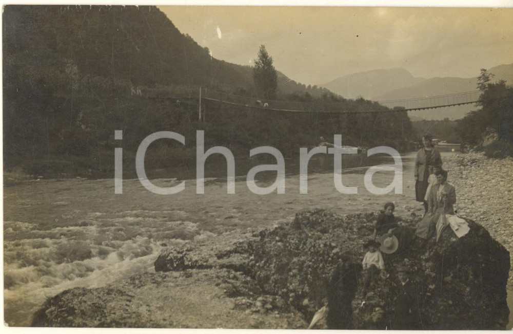 Fotografia d epoca originale 1920 ca SAN PIETRO AL NATISONE UD Famiglia al fiume  Ponte sospeso Foto 2 1