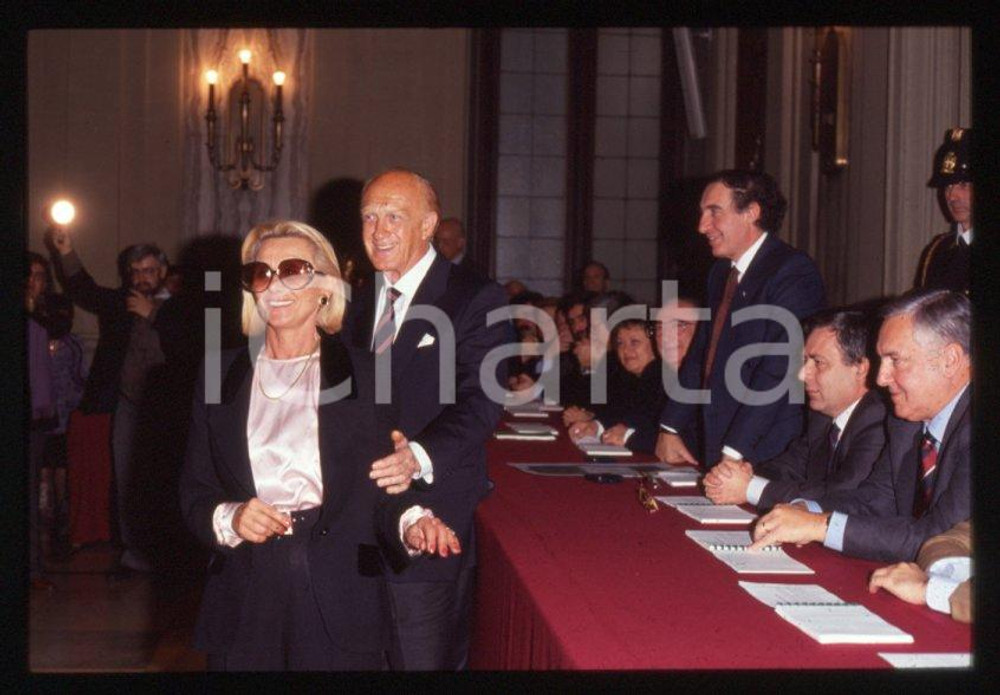 Fotografia d epoca originale Raimondo VIANELLO Sandra MONDAINI MILANO 1991 Ambrogino 35mm vintage slide 2 1