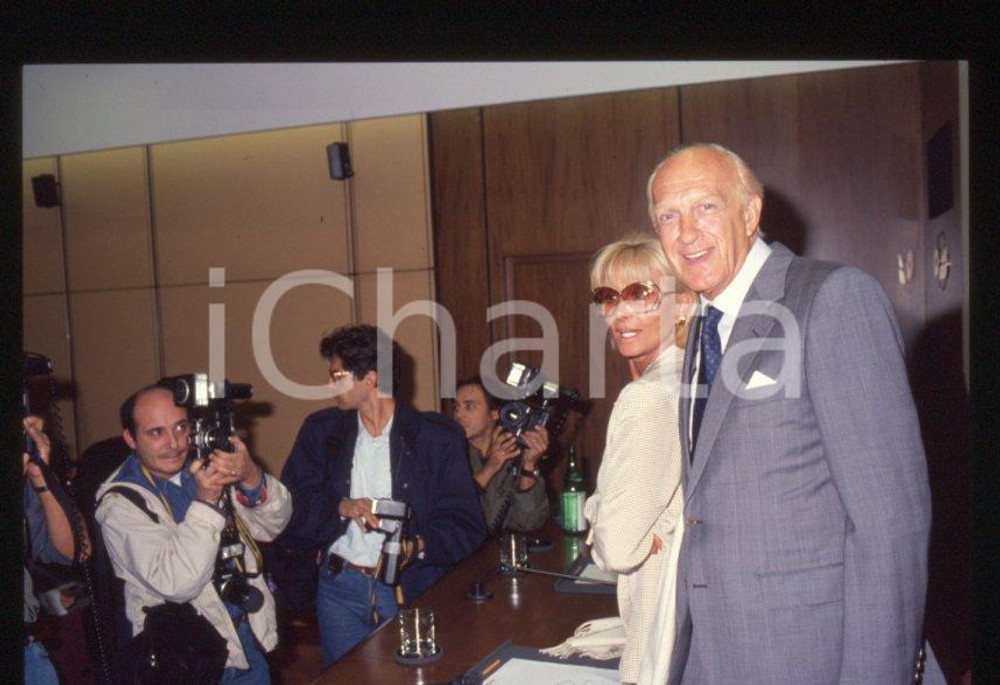 Fotografia d epoca originale 1998 Festival SANREMO  Raimondo VIANELLO Sandra MONDAINI 35 mm vintage slide 6 1