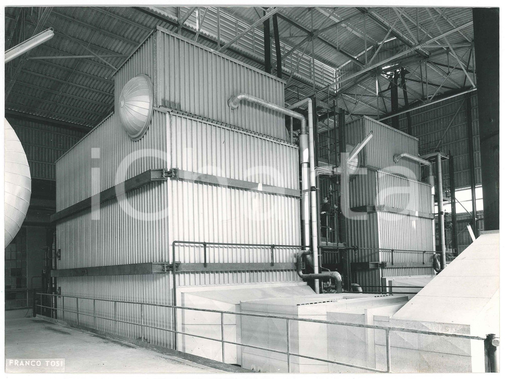 1975 ca LEGNANO Ditta Franco TOSI Meccanica - Interno stabilimento *Foto 2 Fotografia originale. CONDIZIONI:GOOD/buonoFORMATO: 24x18 cm originale e autentica 1
