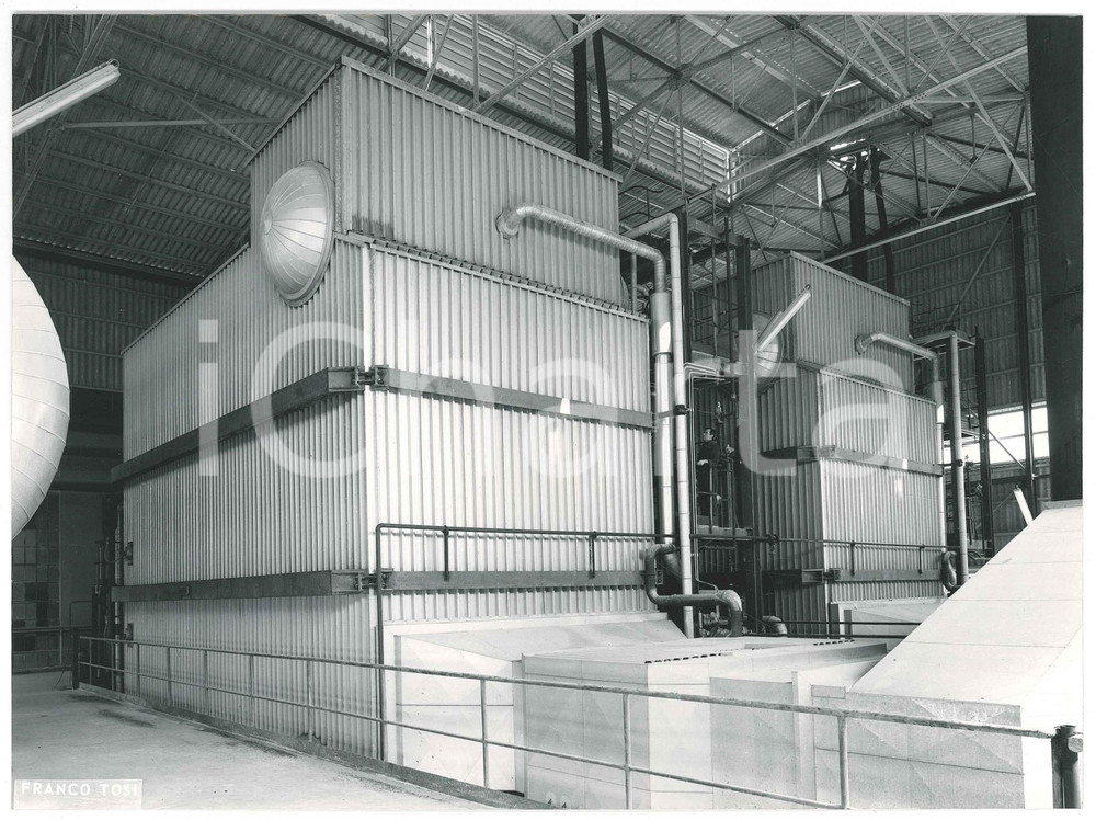 1975 ca LEGNANO Ditta Franco TOSI Meccanica - Interno stabilimento ^Foto (2) Fotografia originale. CONDIZIONI:GOOD/buonoFORMATO: 24x18 cm originale e autentica 1