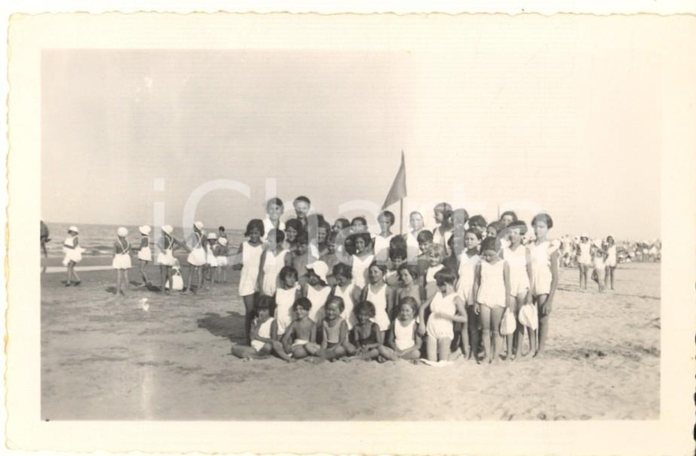 Fotografia d epoca originale 1935 RIMINI Colonia estiva  Bambini in spiaggia Foto COSTUME 11x7 cm 1