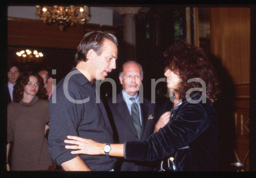 Fotografia d epoca originale Kevin COSTNER  ITALIA 1991 Evento Robin Hood 35 mm vintage slide 14 1