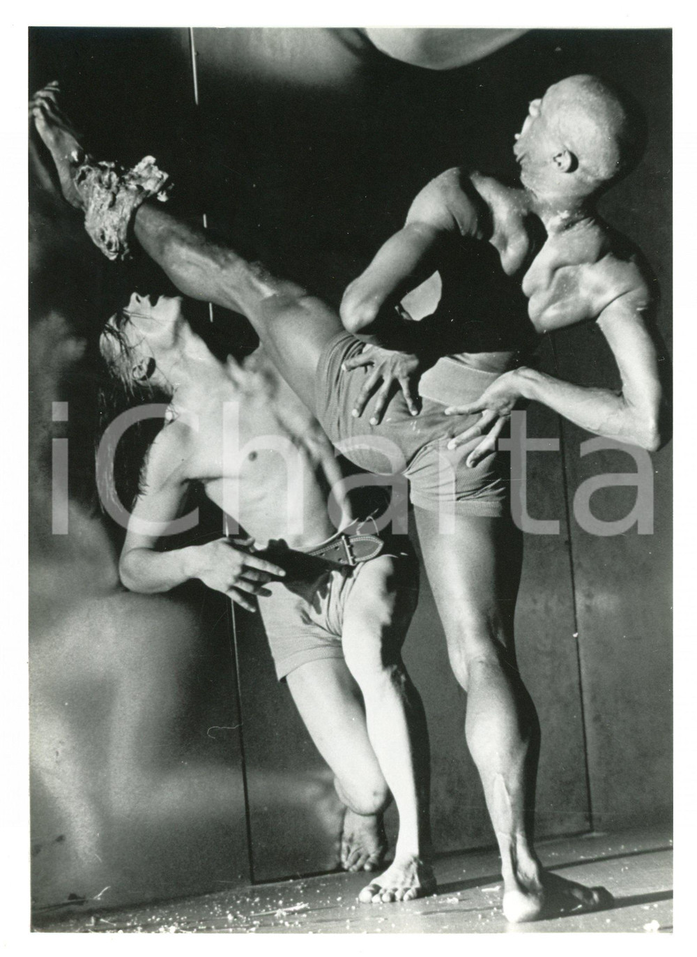 1994 DANZA Ismael IVO in "Francis Bacon" - Foto 12x17 cm (1) Fotografia di agenzia. CONDIZIONI:FAIR/discreto Bassa qualità di stampaFORMATO: 12x17 cm originale e autentica 1