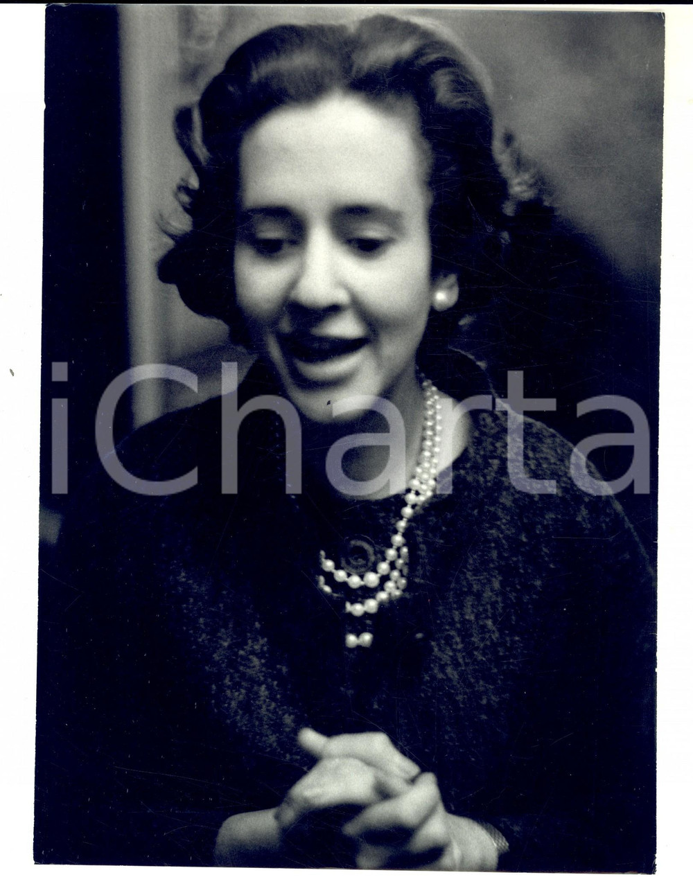 Fotografia d epoca originale 1960 ca BELGIO Ritratto regina Fabiola in abito scuro Foto 20x25 cm 2 1