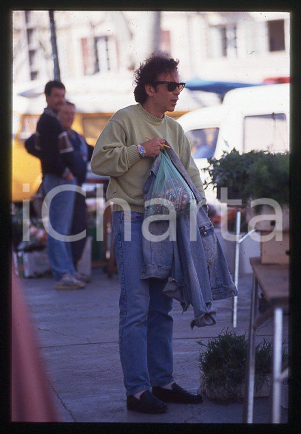 Fotografia d epoca originale Amanda LEAR paparazzata al mercato PROVENZA 1990ca  35 mm vintage slide 48 1