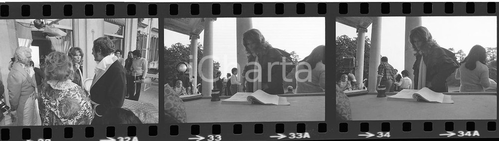 35mm LOTTO 3 NEGATIVI* 1974 ALLONSANFAN Lea MASSARI Marcello MASTROIANNI sul set Nelle fotografie appare anche Laura Betti Renato De CarmineNegativo originale in bianco e nero (su pellicola), in formato 35mm CONDIZIONI:  GOODE' severamente vietata la riproduzione. Tutti i diritti sono riservati. ICharta mette in vendita, sul negozio eBay e in esclusiva sul sito "icharta" il proprio archivio composto da numerose diapositive e negativi fotografici d'epoca, tutti originali e autentici, che attraversano la storia del costume italiano tra gli la fine degli anni Sessanta e Novanta.Si tratta di uno sguardo inedito sull'attualit&agrave;, la politica, la vita quotidiana, il gossip e la cultura, che fotografa il cambiamento della nazione in quest'ultimo scorcio del XX secolo. Un'occasione unica per il mercato del collezionismo, che vede finalmente disponibile un archivio eccezionale per vastit&agrave;, tematiche e condizioni, in un settore (il negativo fotografico e la diapositiva) di assoluta novit&agrave; e dalle interessanti prospettive di investimento.  originale e autentica 1
