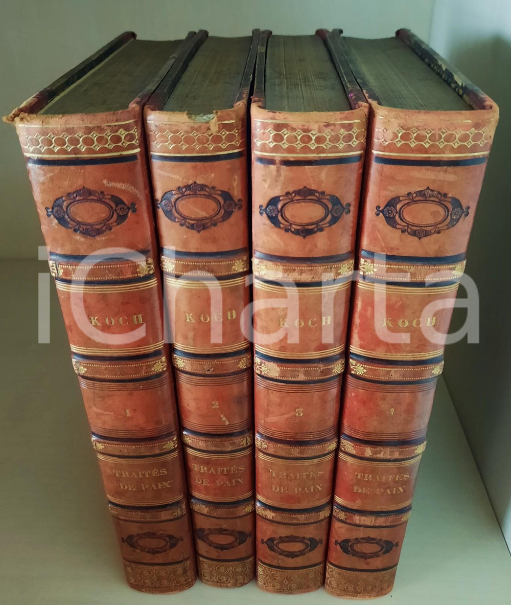 1837 C. G. KOCH Histoire traités de paix entre les puissances de l'Europe *4 vol Legatura editoriale in mezza pelle, con titoli dorati al dorso. Fogli di guardia e taglio marmorizzati.Opera in 4 volumi. Testo in lingua francese.EDITORE: Meline, Cans et Compagnie - BruxellesPAGINE: 630 + 635 + 589 + 522 CONDIZIONI:FAIR/discreto buone condizioni interne, ma fioriture alle prime e ultime pagine; rosure ai piattiFORMATO: 18x27 cm originale e autentica 1
