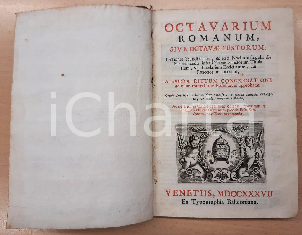 1737 Octavarium Romanum sive Octavae Festorum *VENEZIA Typographia Balleoniana Legatura coeva in pelle con fregi e titoli dorati al dorso.Marca calcografica (aquila bicefala) sotto tiara papale tra due putti al frontespizio.EDITORE: Ex typographia Balleoniana, VenetiisPAGINE: 240 CONDIZIONI:FAIR/discreto buone condizioni intenre, ma rosure evidenti ai piatti, con minimi schiacciamenti e mancanzeFORMATO: 16x23 cm originale e autentica 1
