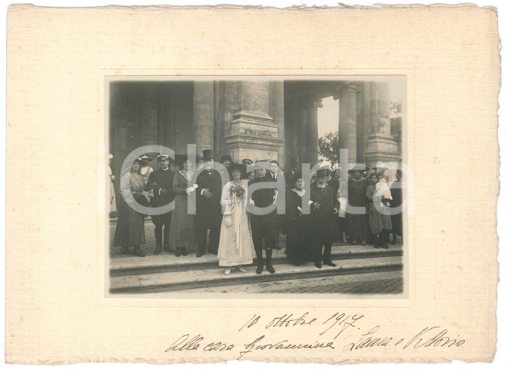 Fotografia d epoca originale 1917 LOMBARDIA Sposi all uscita dalla chiesa  Foto gruppo 25x18 cm 1