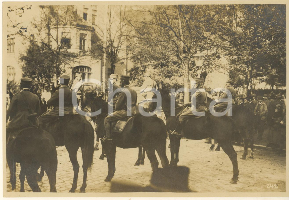 Fotografia d epoca originale 1919 INNSBRUCK AUSTRIA Rivista militare a cavallo Foto 16x11 cm 1