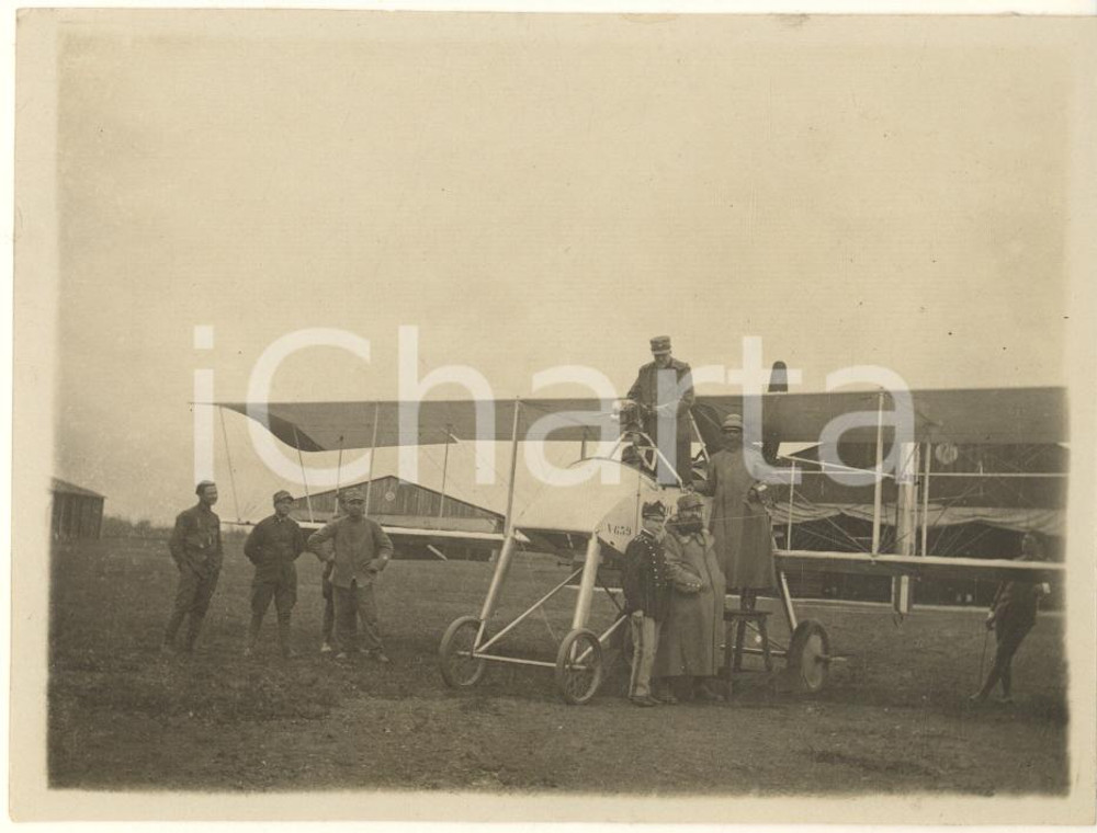 Fotografia d epoca originale 1915 ca WW1 FRANCE ?  Campo di aviazione con aeroplano e militari Foto 11x9 1