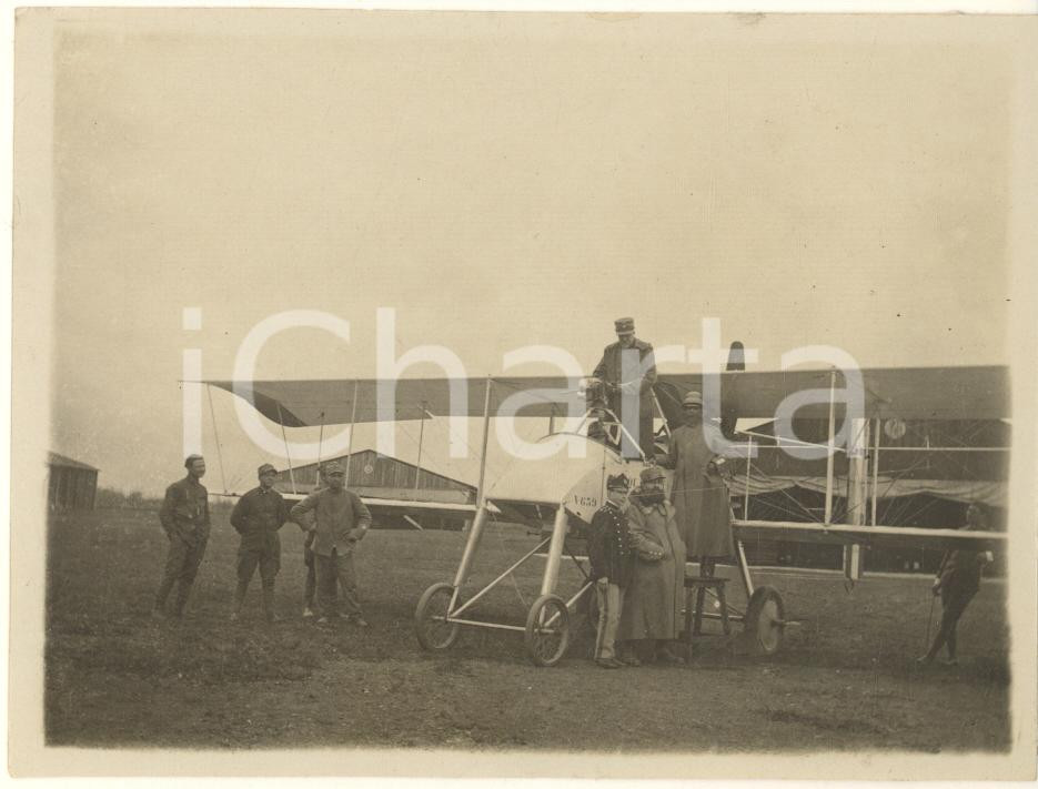 Fotografia d epoca originale 1915 ca WW1 FRANCE ?  Campo di aviazione con aeroplano e militari Foto 11x9 1