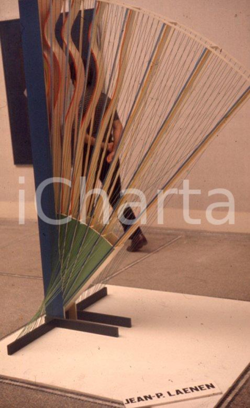 35th Venice Biennale Esposizione internazionale d'arte 1970 35mm vintage slide 6 Diapositiva d'epoca, in formato 35 mm. E' severamente vietata la riproduzione. Tutti i diritti sono riservati.  ICharta mette in vendita, sul negozio eBay e in esclusiva sul sito "icharta" il proprio archivio composto da numerose diapositive e negativi fotografici d'epoca, tutti originali e autentici, che attraversano la storia del costume tra la fine degli anni Sessanta e Novanta.Si tratta di uno sguardo inedito sull'attualità, la politica, la vita quotidiana, il gossip e la cultura, che fotografa il cambiamento della nazione in quest'ultimo scorcio del XX secolo. Un'occasione unica per il mercato del collezionismo, che vede finalmente disponibile un archivio eccezionale per vastità, tematiche e condizioni, in un settore (il negativo fotografico e la diapositiva) di assoluta novità e dalle interessanti prospettive di investimento.  CONDIZIONI:FAIR/discretoFORMATO: 35mm originale e autentica 1