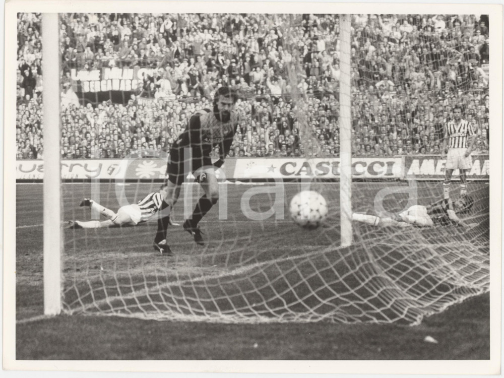 Fotografia d epoca originale 1988 CALCIO Milan vs Juventus  Gol di Graziano MANNARI  Sergio TACCONI Foto 1
