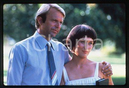 Meryl STREEP Sam NEILL - CINEMA A Cry in the Dark 1988 *35mm vintage slide (5)  Diapositiva d'epoca, in formato 35 mm.CONDIZIONI: GOODE' severamente vietata la riproduzione. Tutti i diritti sono riservati.Nella diapositiva ICharta mette in vendita, sul negozio eBay e in esclusiva sul sito "icharta" il proprio archivio composto da numerose diapositive e negativi fotografici d'epoca, tutti originali e autentici, che attraversano la storia del costume italiano tra gli la fine degli anni Sessanta e Novanta.Si tratta di uno sguardo inedito sull'attualit&agrave;, la politica, la vita quotidiana, il gossip e la cultura, che fotografa il cambiamento della nazione in quest'ultimo scorcio del XX secolo. Un'occasione unica per il mercato del collezionismo, che vede finalmente disponibile un archivio eccezionale per vastit&agrave;, tematiche e condizioni, in un settore (il negativo fotografico e la diapositiva) di assoluta novit&agrave; e dalle interessanti prospettive di investimento.  CONDIZIONI:FAIR/discreto originale e autentica 1