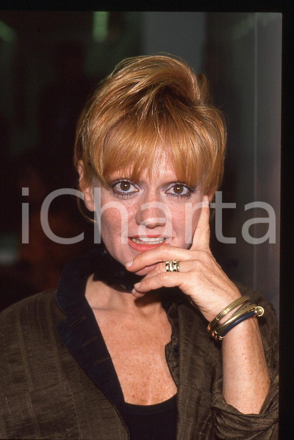 35mm vintage slide* 1991 ritratto di Rita PAVONE (10) Diapositiva d'epoca, in formato 35 mm. CONDIZIONI: GOODE' severamente vietata la riproduzione. Tutti i diritti sono riservati. ICharta mette in vendita, sul negozio eBay e in esclusiva sul sito "icharta" il proprio archivio composto da numerose diapositive e negativi fotografici d'epoca, tutti originali e autentici, che attraversano la storia del costume italiano tra gli la fine degli anni Sessanta e Novanta.Si tratta di uno sguardo inedito sull'attualit&agrave;, la politica, la vita quotidiana, il gossip e la cultura, che fotografa il cambiamento della nazione in quest'ultimo scorcio del XX secolo. Un'occasione unica per il mercato del collezionismo, che vede finalmente disponibile un archivio eccezionale per vastit&agrave;, tematiche e condizioni, in un settore (il negativo fotografico e la diapositiva) di assoluta novit&agrave; e dalle interessanti prospettive di investimento.  originale e autentica 1