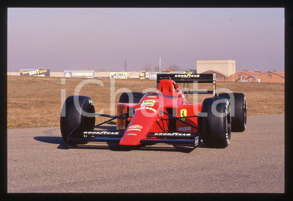 35mm vintage slide* 1989 FIORANO MODENESE FERRARI 640 F1 di Gerhard BERGER 2 Diapositiva d'epoca, in formato 35 mm.CONDIZIONI: GOODTutti i diritti riservatiE' severamente vietata la riproduzione. ICharta mette in vendita, sul negozio eBay e in esclusiva sul sito "icharta" il proprio archivio composto da numerose diapositive e negativi fotografici d'epoca, tutti originali e autentici, che attraversano la storia del costume italiano tra gli la fine degli anni Sessanta e Novanta.Si tratta di uno sguardo inedito sull'attualit&agrave;, la politica, la vita quotidiana, il gossip e la cultura, che fotografa il cambiamento della nazione in quest'ultimo scorcio del XX secolo. Un'occasione unica per il mercato del collezionismo, che vede finalmente disponibile un archivio eccezionale per vastit&agrave;, tematiche e condizioni, in un settore (il negativo fotografico e la diapositiva) di assoluta novit&agrave; e dalle interessanti prospettive di investimento.  originale e autentica 1