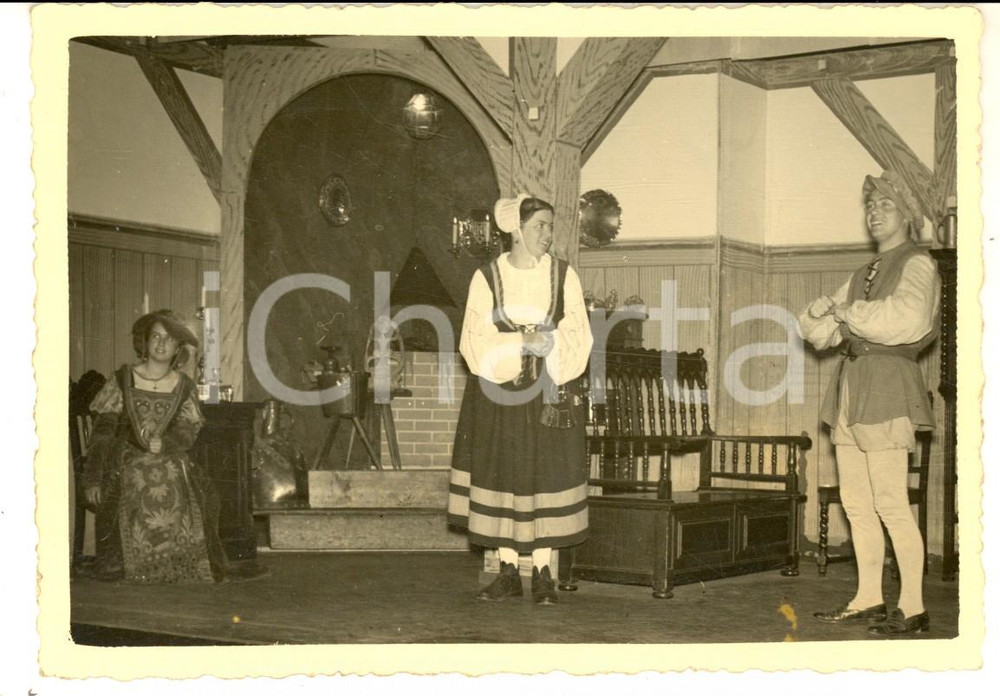 Fotografia d epoca originale 1940 ca BAD GRÖNENBACH  TEATRO  Scena con terzetto in costume Foto 1