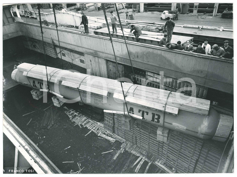 Fotografia d epoca originale 1975 ca Ditta Franco TOSI LEGNANO  ATB Italia  Imbarco reattore raffineria 2 1