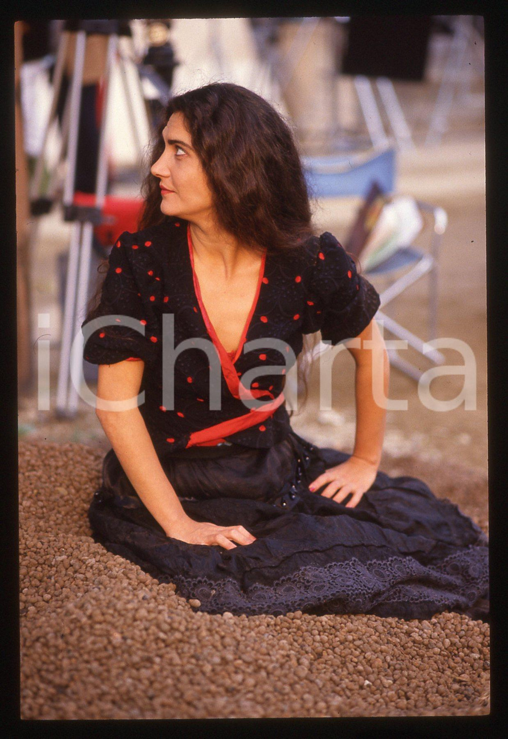 35mm vintage slide^1991 IL COMMISSARIO CORSO - NOTTE DI LUNA Rosa Di BRIGIDA 25  Diapositiva d'epoca, in formato 35 mm.CONDIZIONI: GOODE' severamente vietata la riproduzione. Tutti i diritti sono riservati. ICharta mette in vendita, sul negozio eBay e in esclusiva sul sito "icharta" il proprio archivio composto da numerose diapositive e negativi fotografici d'epoca, tutti originali e autentici, che attraversano la storia del costume italiano tra gli la fine degli anni Sessanta e Novanta.Si tratta di uno sguardo inedito sull'attualit&agrave;, la politica, la vita quotidiana, il gossip e la cultura, che fotografa il cambiamento della nazione in quest'ultimo scorcio del XX secolo. Un'occasione unica per il mercato del collezionismo, che vede finalmente disponibile un archivio eccezionale per vastit&agrave;, tematiche e condizioni, in un settore (il negativo fotografico e la diapositiva) di assoluta novit&agrave; e dalle interessanti prospettive di investimento.  originale e autentica 1