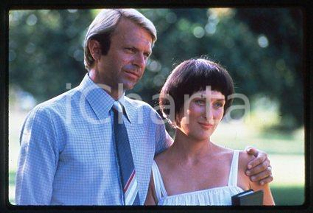 Meryl STREEP Sam NEILL - CINEMA A Cry in the Dark 1988 * 35 mm vintage slide 6  Diapositiva d'epoca, in formato 35 mm.CONDIZIONI: GOODE' severamente vietata la riproduzione. Tutti i diritti sono riservati.Nella diapositiva ICharta mette in vendita, sul negozio eBay e in esclusiva sul sito "icharta" il proprio archivio composto da numerose diapositive e negativi fotografici d'epoca, tutti originali e autentici, che attraversano la storia del costume italiano tra gli la fine degli anni Sessanta e Novanta.Si tratta di uno sguardo inedito sull'attualit&agrave;, la politica, la vita quotidiana, il gossip e la cultura, che fotografa il cambiamento della nazione in quest'ultimo scorcio del XX secolo. Un'occasione unica per il mercato del collezionismo, che vede finalmente disponibile un archivio eccezionale per vastit&agrave;, tematiche e condizioni, in un settore (il negativo fotografico e la diapositiva) di assoluta novit&agrave; e dalle interessanti prospettive di investimento.  CONDIZIONI:FAIR/discreto originale e autentica 1