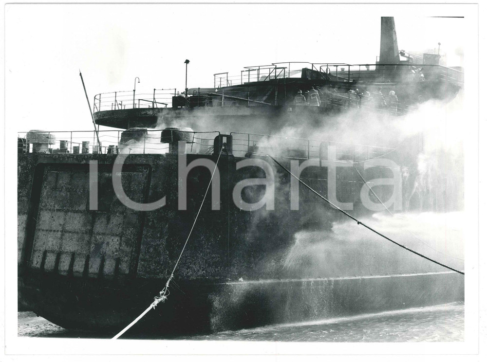 Fotografia d epoca originale 1991 LIVORNO Disastro del MOBY PRINCE Operazioni di raffreddamento  Foto 8 1