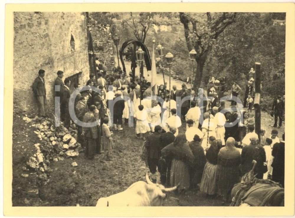 Fotografia d epoca originale 1960 ca COSTUME  ANTICOLI CORRADO RM Processione religiosa Foto 12x8 1