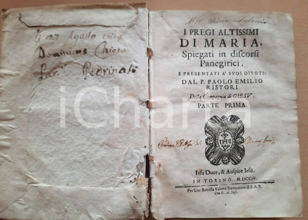1704 P. Paolo Emilio RISTORI I pregi altissimi di Maria in discorsi panegirici Legatura coeva in pergamena, titoli manoscritti al dorso. Pregevoli finalini.Nota manoscritta di possesso al foglio di guardia.EDITORE: Torino - per Giovanni Battista ValettaPAGINE: 32 + 21 + 20 + 15 + 18 + 24 + 9 (parte prima); 29 + 23 + 18 + 46 + 7 (parte seconda) CONDIZIONI:POOR/danneggiato complessive buone condizioni interne, con qualche macchia di umidità; coperta danneggiata al dorso da tagli e con macchie diffuseFORMATO: 15x23 cm originale e autentica 1