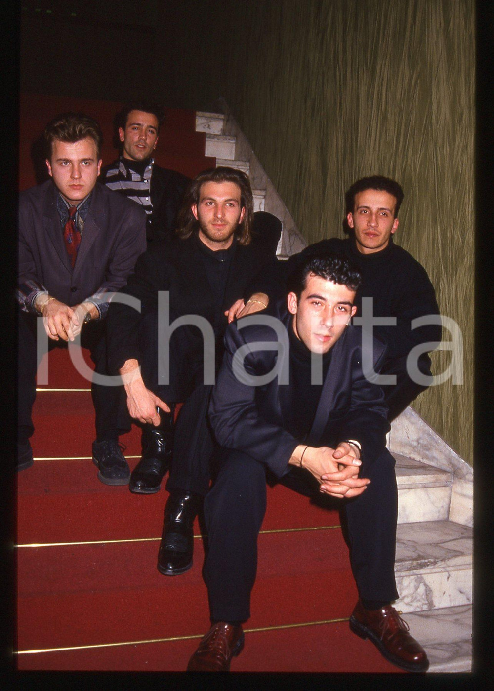 35mm vintage slide* 1990ca MUSICA Uccio SORO e Andrea DESOLE degli ICE (18) Nella diapositiva compaiono anche Massimo Cossu, Giancarlo Logoni e Paolo Zannin Diapositiva d'epoca, in formato 35 mm. CONDIZIONI: GOODE' severamente vietata la riproduzione. Tutti i diritti sono riservati. ICharta mette in vendita, sul negozio eBay e in esclusiva sul sito "icharta" il proprio archivio composto da numerose diapositive e negativi fotografici d'epoca, tutti originali e autentici, che attraversano la storia del costume italiano tra gli la fine degli anni Sessanta e Novanta.Si tratta di uno sguardo inedito sull'attualit&agrave;, la politica, la vita quotidiana, il gossip e la cultura, che fotografa il cambiamento della nazione in quest'ultimo scorcio del XX secolo. Un'occasione unica per il mercato del collezionismo, che vede finalmente disponibile un archivio eccezionale per vastit&agrave;, tematiche e condizioni, in un settore (il negativo fotografico e la diapositiva) di assoluta novit&agrave; e dalle interessanti prospettive di investimento.  originale e autentica 1