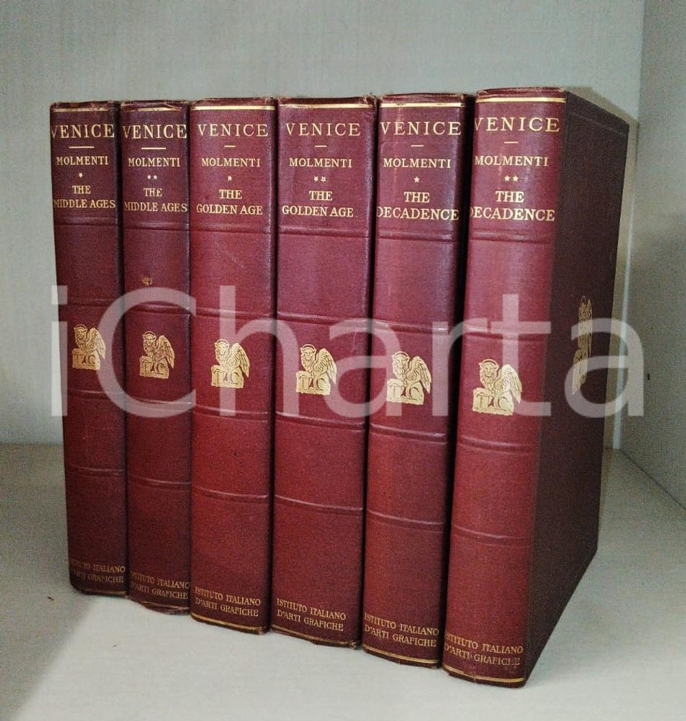 1906-1908 Pompeo MOLMENTI Venice - Ist. Italiano Arti Grafiche - 6 Volumi Pubblicazione d'epoca in sei volumi, con copertina rigida.L'opera comprende i volumi: Venice - The middle ages: 2 volumiVenice - The golden age: 2 volumiVenice - The decadence: 2 volumiEDITORE: Istituto Italiano d'Arti Grafiche - Bergamo PAGINE: 733CONDIZIONI:FAIR/discreto Bruniture alle pagine, piccole abrasioni nelle copertineFORMATO: 14x22 cm originale e autentica 1