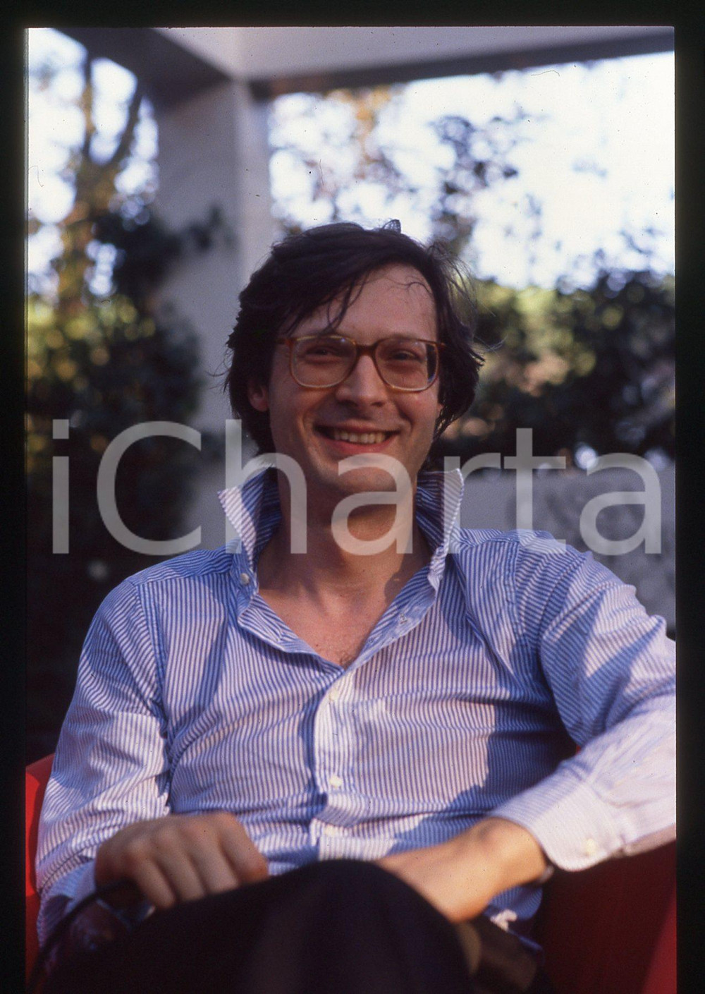 35mm vintage slide*1995ca COSTUME Vittorio SGARBI Ritratto critico d'arte (77) Diapositiva d'epoca, in formato 35 mm. CONDIZIONI: GOODE' severamente vietata la riproduzione. Tutti i diritti sono riservati. ICharta mette in vendita, sul negozio eBay e in esclusiva sul sito "icharta" il proprio archivio composto da numerose diapositive e negativi fotografici d'epoca, tutti originali e autentici, che attraversano la storia del costume italiano tra gli la fine degli anni Sessanta e Novanta.Si tratta di uno sguardo inedito sull'attualit&agrave;, la politica, la vita quotidiana, il gossip e la cultura, che fotografa il cambiamento della nazione in quest'ultimo scorcio del XX secolo. Un'occasione unica per il mercato del collezionismo, che vede finalmente disponibile un archivio eccezionale per vastit&agrave;, tematiche e condizioni, in un settore (il negativo fotografico e la diapositiva) di assoluta novit&agrave; e dalle interessanti prospettive di investimento.  originale e autentica 1