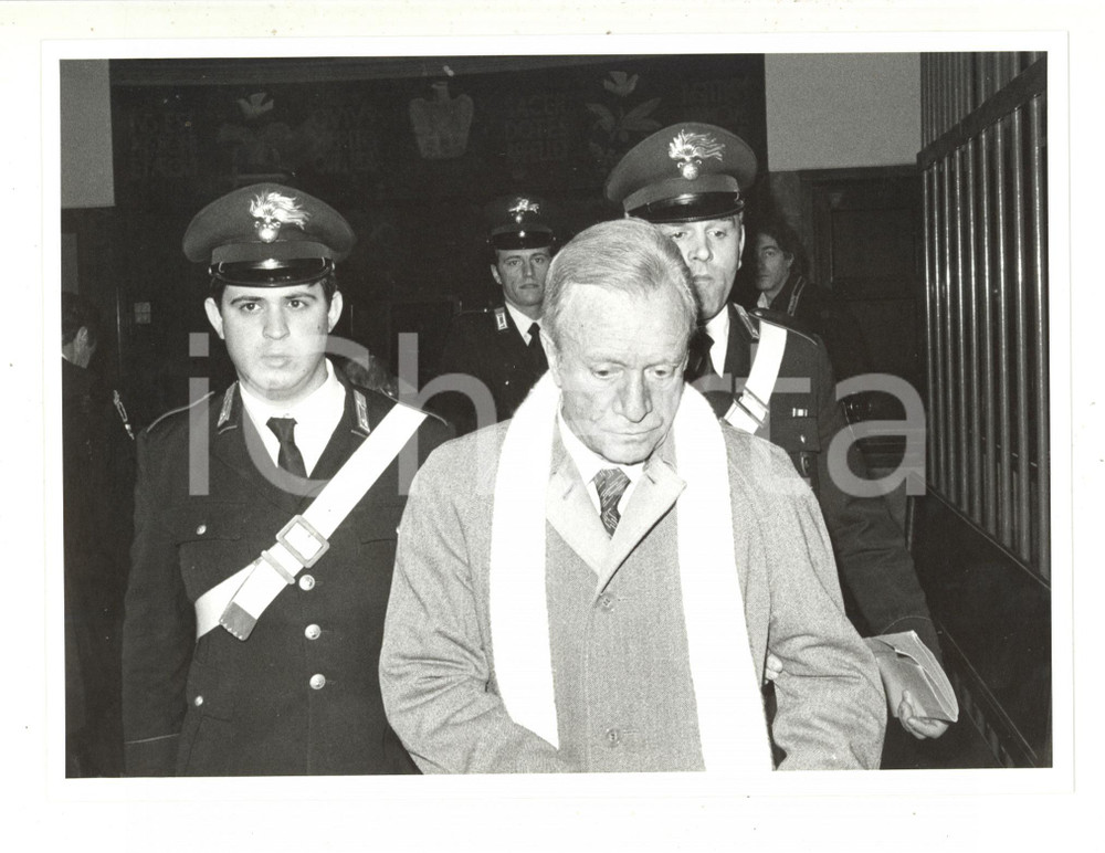 1985 TRIBUNALE DI MILANO Processo "Scandalo petroli" *Bruno MUSSELLI 1 Fotografia di agenzia.La fotografia &egrave; stata scattata in occasione del processo di primo grado che vide imputato Bruno Musselli, celebrato a Milano nel novembre 1985.CONDIZIONI: GFORMATO: 24x18 cm  originale e autentica 1