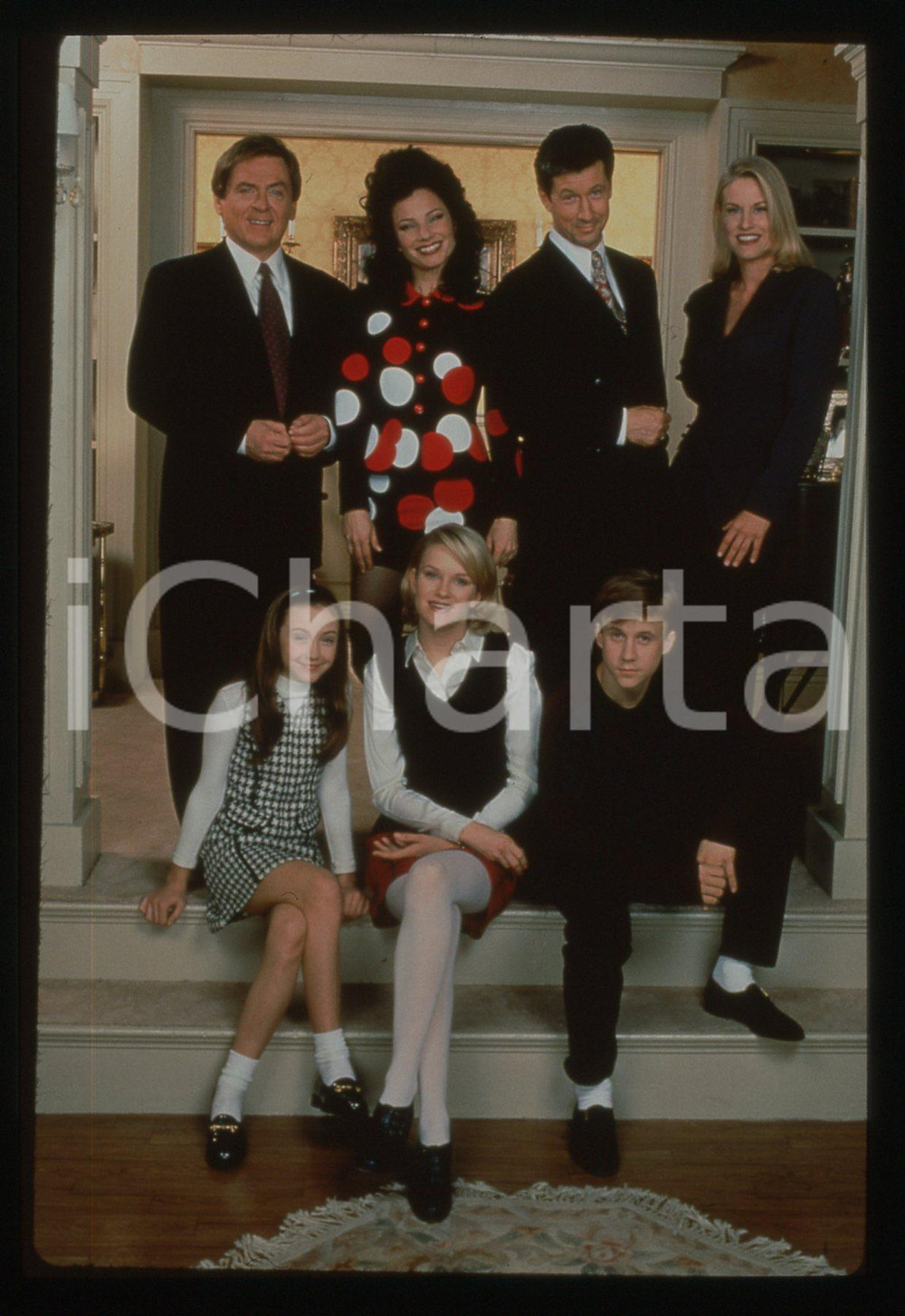 35mm vintage slide* 1998 THE NANNY Fran DRESCHER Charles SHAUGHNESSY e il cast  Diapositiva d'epoca, in formato 35 mm.Nella diapositiva appare anche Benjamin SalisburyMadeline Zima Nicholle Tom Daniel Davis Lauren LaneCONDIZIONI: GOODE' severamente vietata la riproduzione. Tutti i diritti sono riservati. ICharta mette in vendita, sul negozio eBay e in esclusiva sul sito "icharta" il proprio archivio composto da numerose diapositive e negativi fotografici d'epoca, tutti originali e autentici, che attraversano la storia del costume italiano tra gli la fine degli anni Sessanta e Novanta.Si tratta di uno sguardo inedito sull'attualit&agrave;, la politica, la vita quotidiana, il gossip e la cultura, che fotografa il cambiamento della nazione in quest'ultimo scorcio del XX secolo. Un'occasione unica per il mercato del collezionismo, che vede finalmente disponibile un archivio eccezionale per vastit&agrave;, tematiche e condizioni, in un settore (il negativo fotografico e la diapositiva) di assoluta novit&agrave; e dalle interessanti prospettive di investimento.  originale e autentica 1