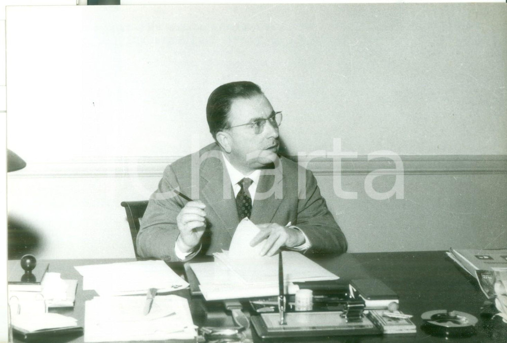 1959 GENOVA Avvocato CAIAFFA organizzatore FESTIVAL DI SANREMO Fotografia d'epoca con didascalia coeva.  CONDIZIONI: G FORMATO: 18x13 cm   originale e autentica 1