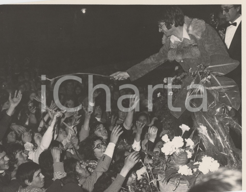 Fotografia d epoca originale 1975 ca ZAPPONETA Nicola DI BARI accolto dai compaesani  Foto 24x18 3 1