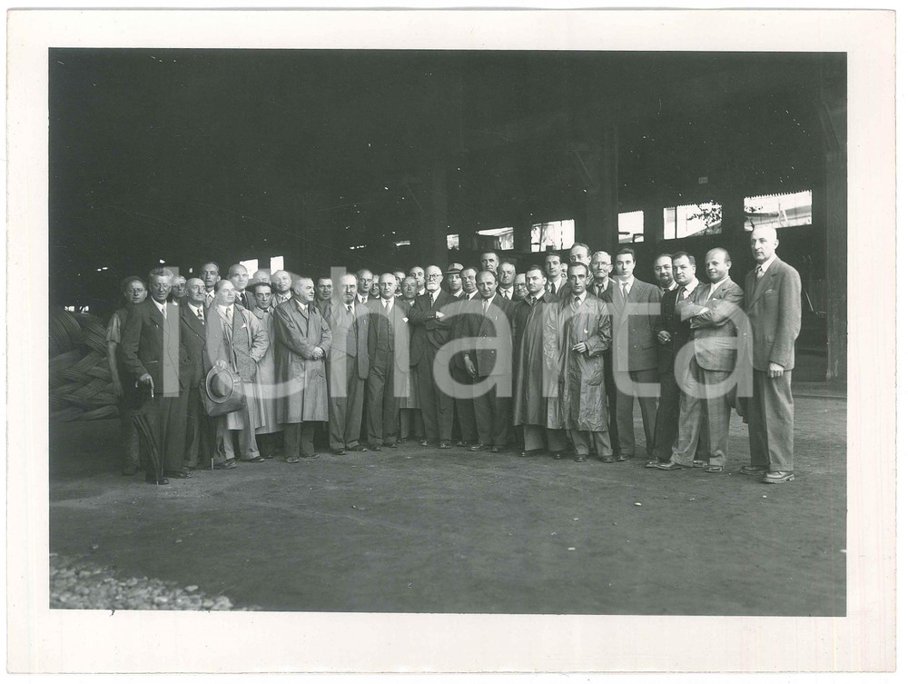 Fotografia d epoca originale 1948 LECCO Acciaieria CALEOTTO  Dirigenti e maestranze 2 Foto gruppo 1